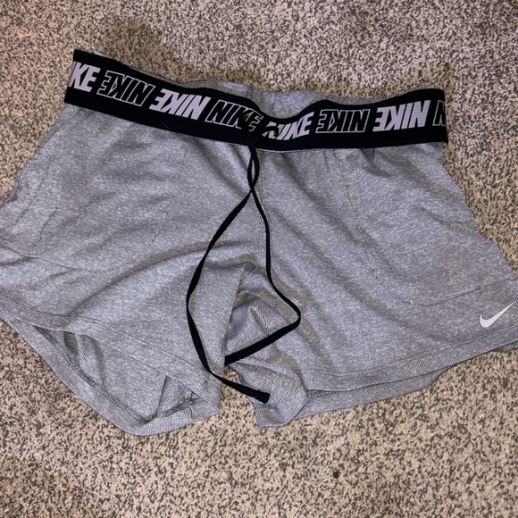 Nike shorts - Picture 1 of 3